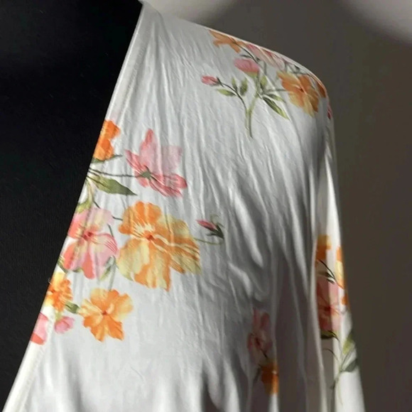 Old Navy Women Floral Wrap Multicolor Blouse Size XLT - Picture 4 of 8